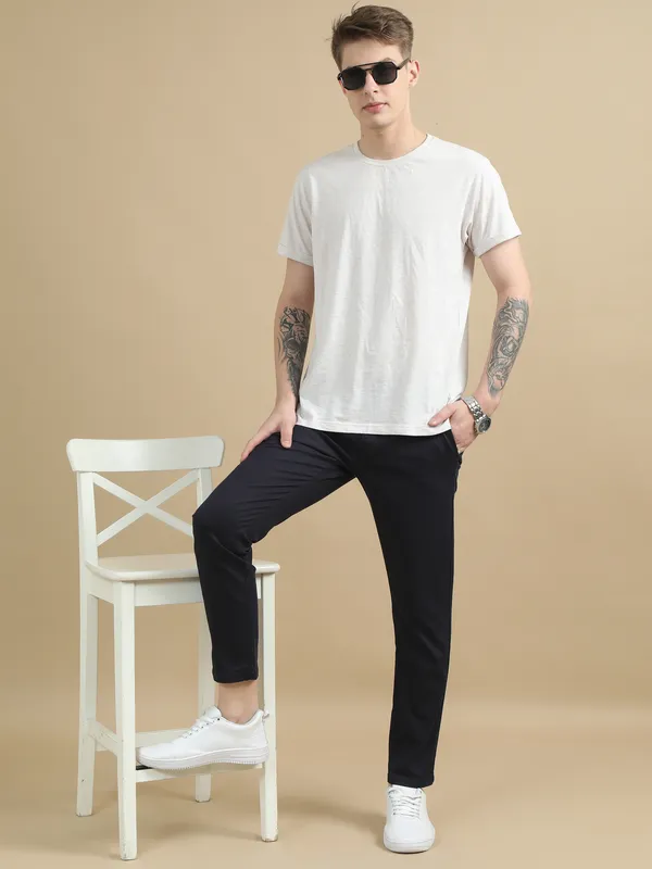 Dark_Blue_Cotton_Regular_Slim_Fit_Solid_Mid-Rise_Trouser_For_Men