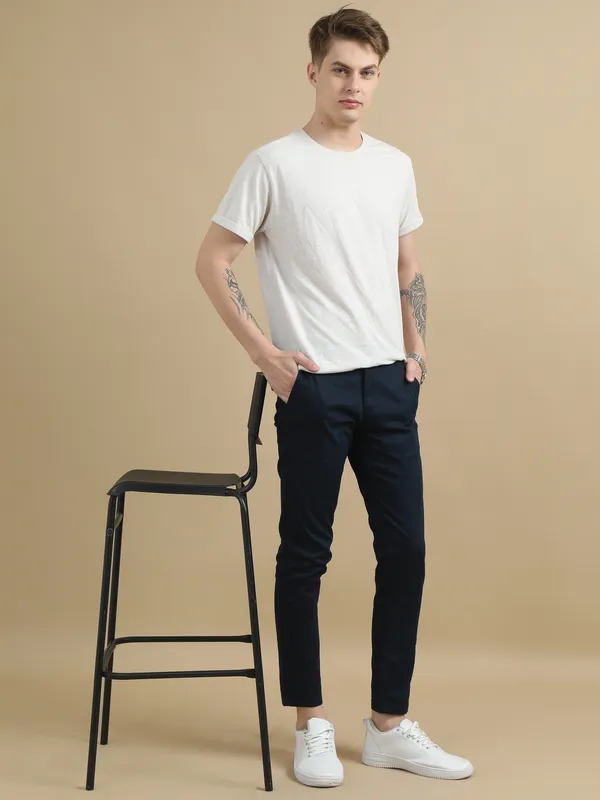 Navy_Blue_Cotton_Regular_Slim_Fit_Solid_Mid-Rise_Trouser_For_Men