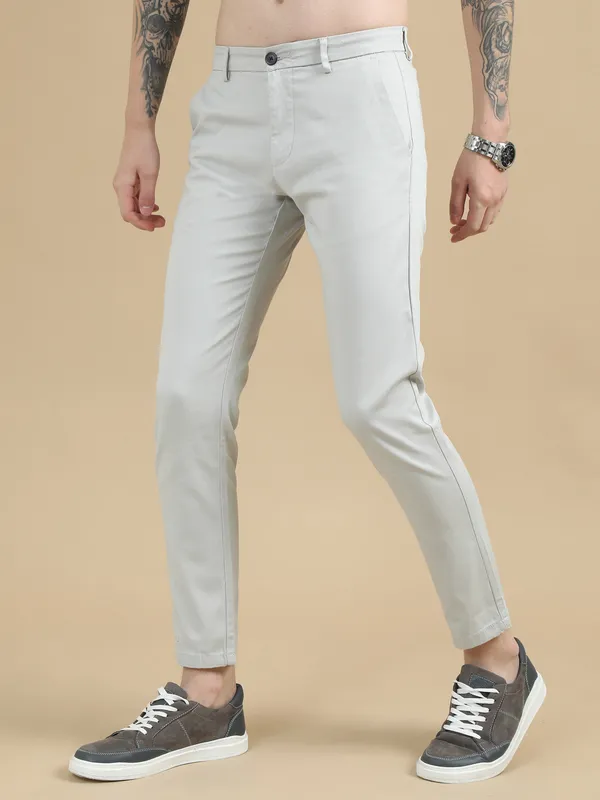 Off_White_Cotton_Regular_Slim_Fit_Solid_Mid-Rise_Trouser_For_Men