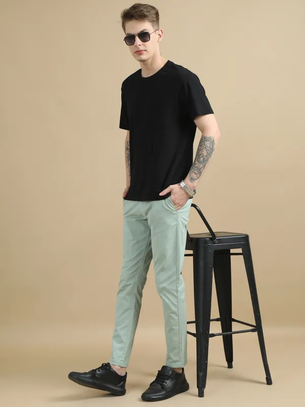 Green_Cotton_Regular_Slim_Fit_Solid_Mid-Rise_Trouser_For_Men
