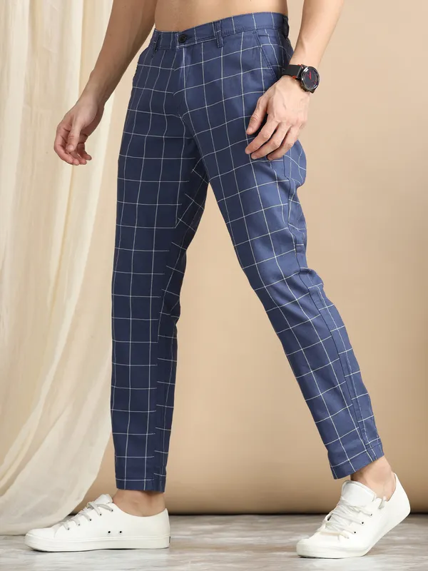 Blue_Checked_Cotton_Regular_Slim_Fit_Solid_Mid-Rise_Trouser_For_Men