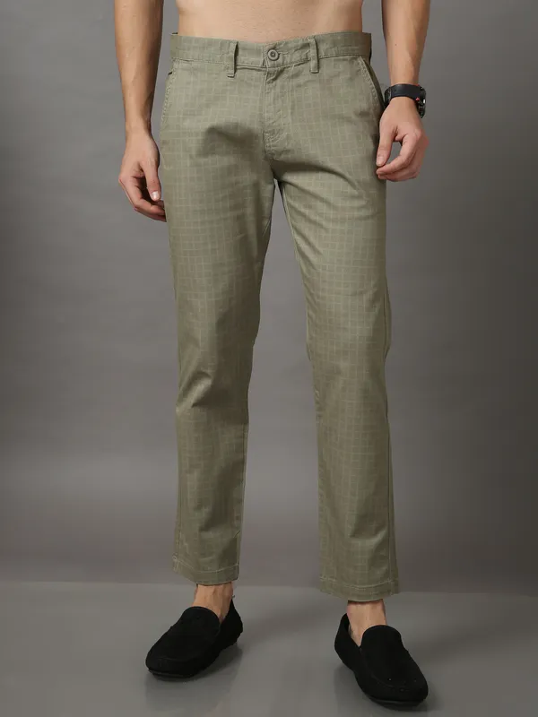 Green_Cotton_Regular_Slim_Fit_Solid_Mid-Rise_Trouser_For_Men