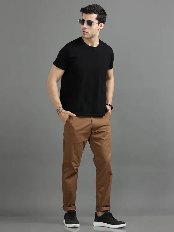 Brown_Cotton_Regular_Slim_Fit_Solid_Mid-Rise_Trouser_For_Men