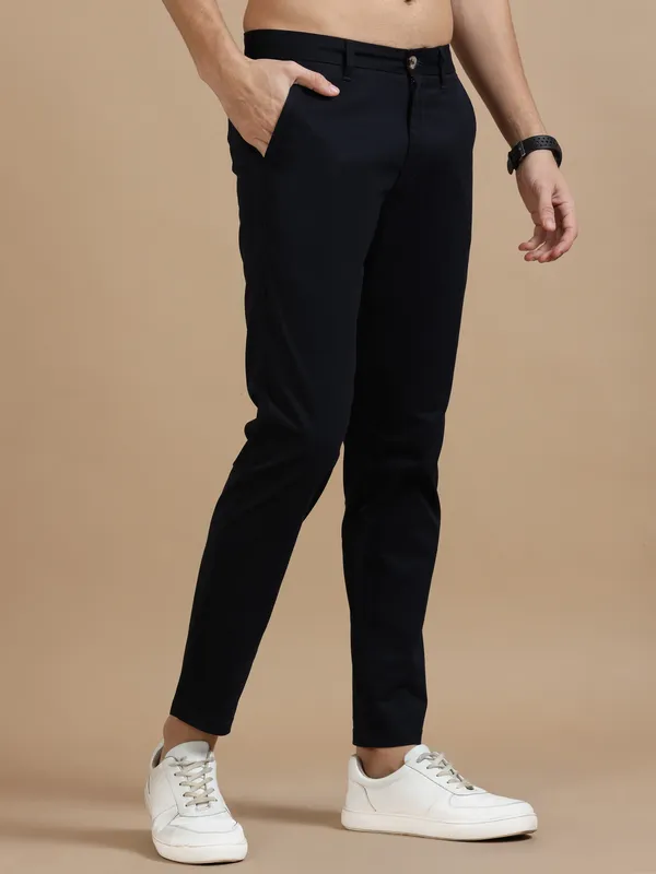Blue_Cotton_Regular_Slim_Fit_Solid_Mid-Rise_Trouser_For_Men