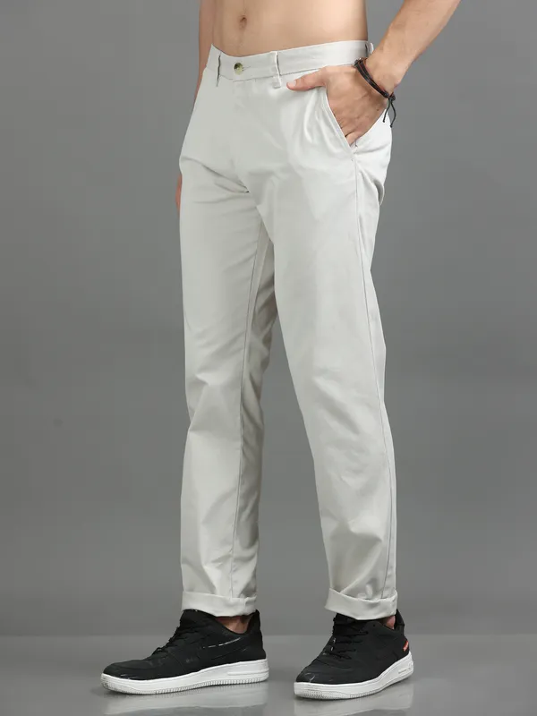 Off_White_Cotton_Regular_Slim_Fit_Solid_Mid-Rise_Trouser_For_Men