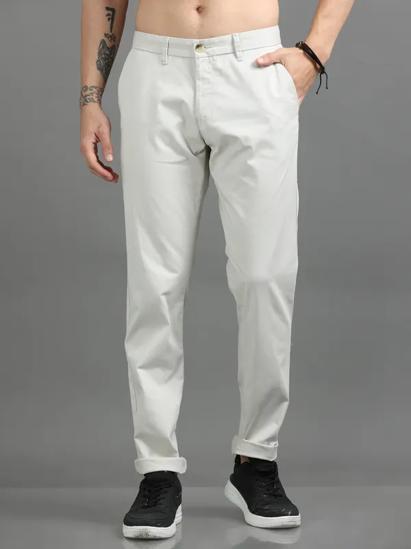 Off_White_Cotton_Regular_Slim_Fit_Solid_Mid-Rise_Trouser_For_Men
