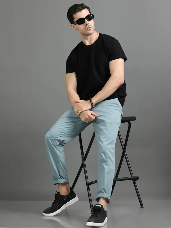 Blue_Cotton_Regular_Slim_Fit_Solid_Mid-Rise_Trouser_For_Men