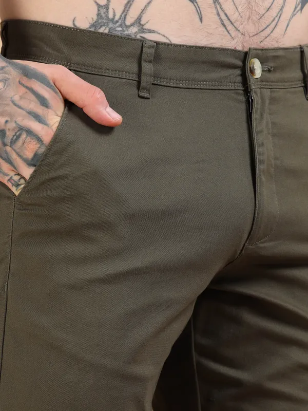 Olive_Green_Cotton_Solid_Chinos_Shorts_For_Men