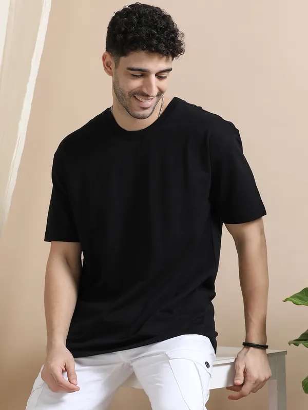 Black_Cotton_Regular_Oversized_T-Shirt_For_Men