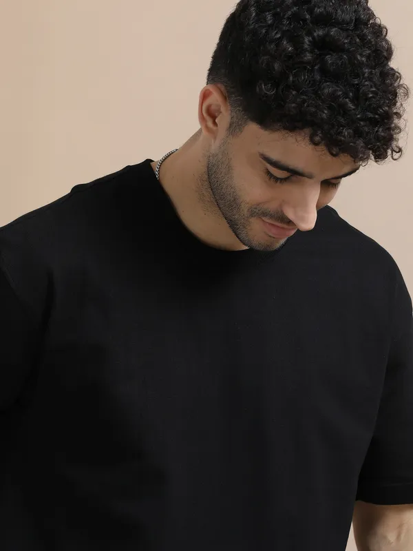 Black_Cotton_Regular_Oversized_T-Shirt_For_Men