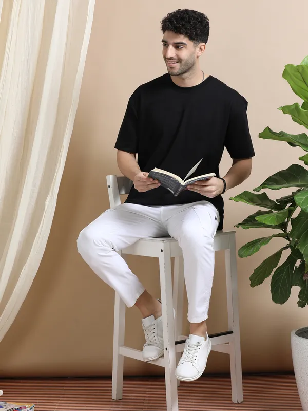 Black_Cotton_Regular_Oversized_T-Shirt_For_Men
