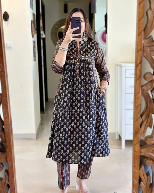 Black_Cotton_Printed_Kurta_&_Pant_Set_|_For_Women