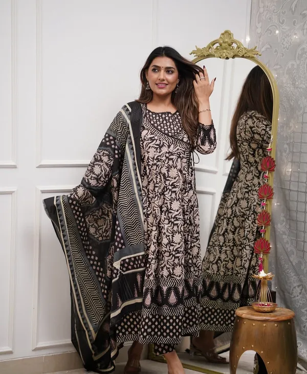 Black__Cotton_Printed_Kurta_With_Pant_And_Dupatta_Set_|_For_Women