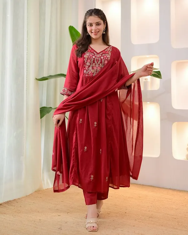 Ghi_Red_Cotton_Premium_Kurta_Set_For_Women
