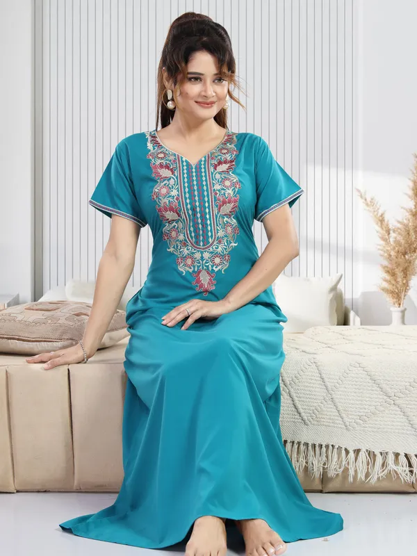Turquoise_Blue_plain_Cotton_blend_Night_Dress_For_Ladies