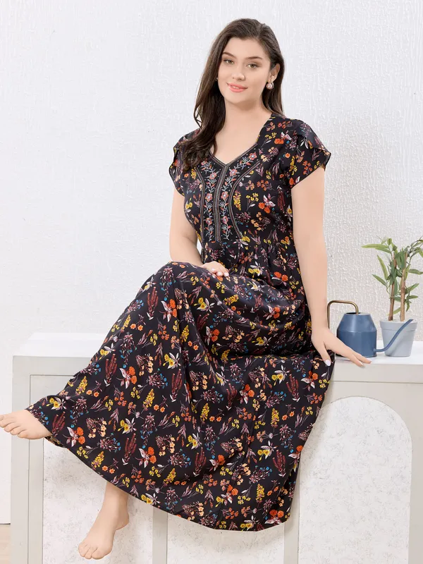 Black_abstract_print_rayon_Night_Dress_with_flair_and_belt_For_Ladies