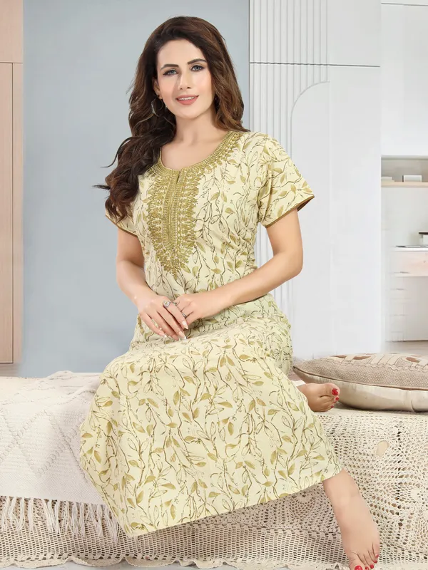 Green_Floral_Cotton_blend_Night_Dress_For_Ladies