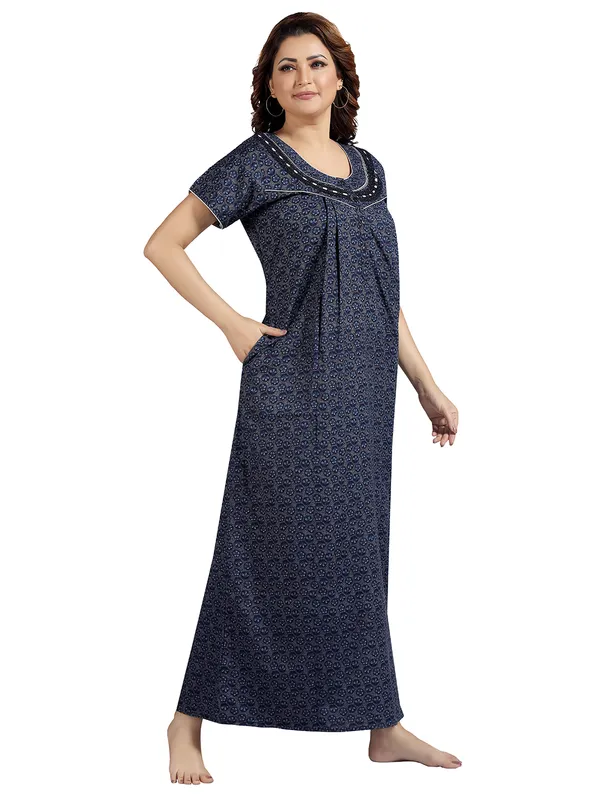Blue_Floral_Cotton_Night_Dress_For_Ladies