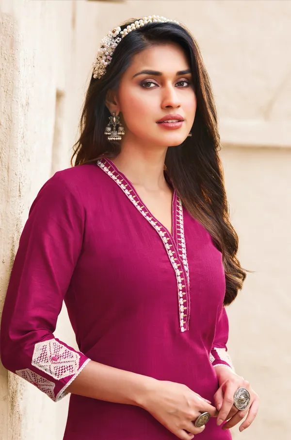 The_Desi_Wardrobe_Magenta_Straight_Kurta_with_Geometric_and_Floral_Embroidery