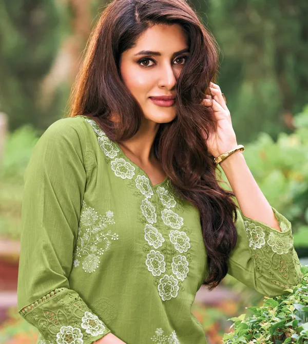 Women's_Light_Green_Embroidered_Premium_Cotton_Linen_Kurta_with_Pant_Set