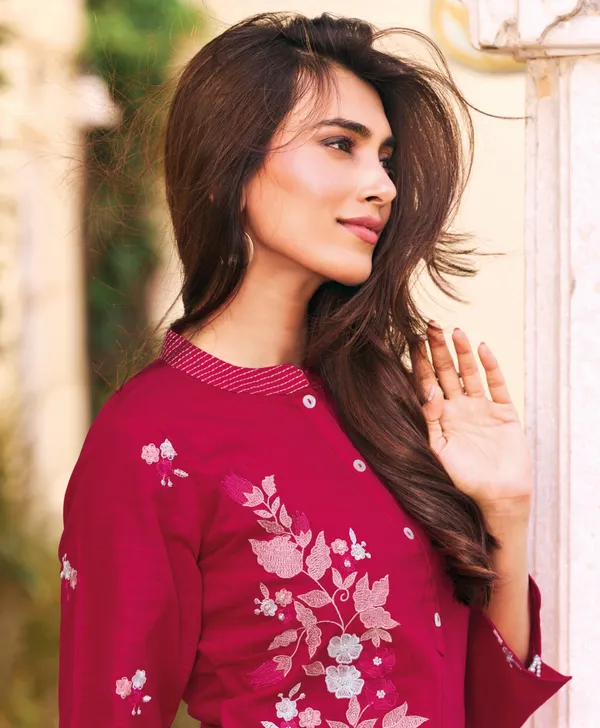 Women's_Magenta_Maroon_Embroidered_Premium_Cotton_Linen_Kurta_with_Pant