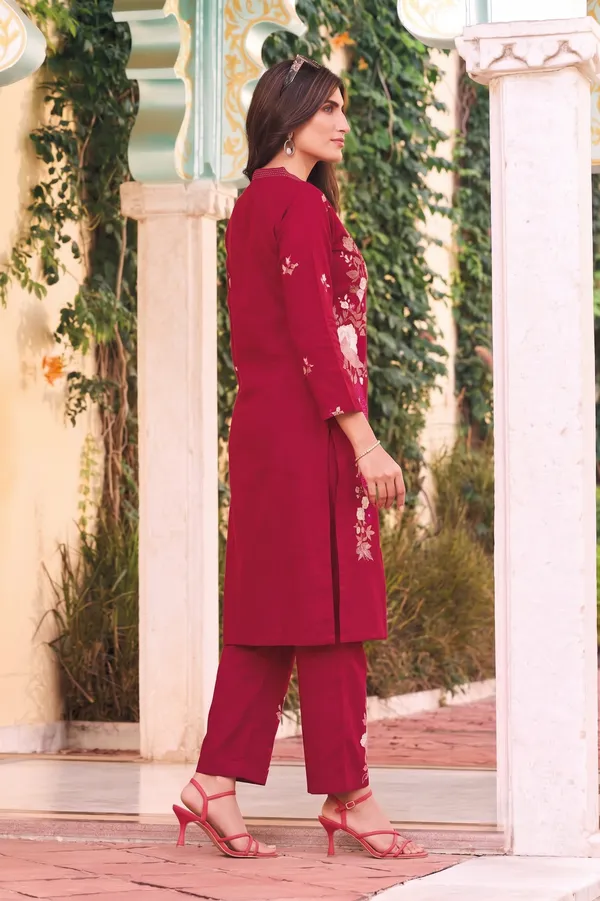 Women's_Magenta_Maroon_Embroidered_Premium_Cotton_Linen_Kurta_with_Pant