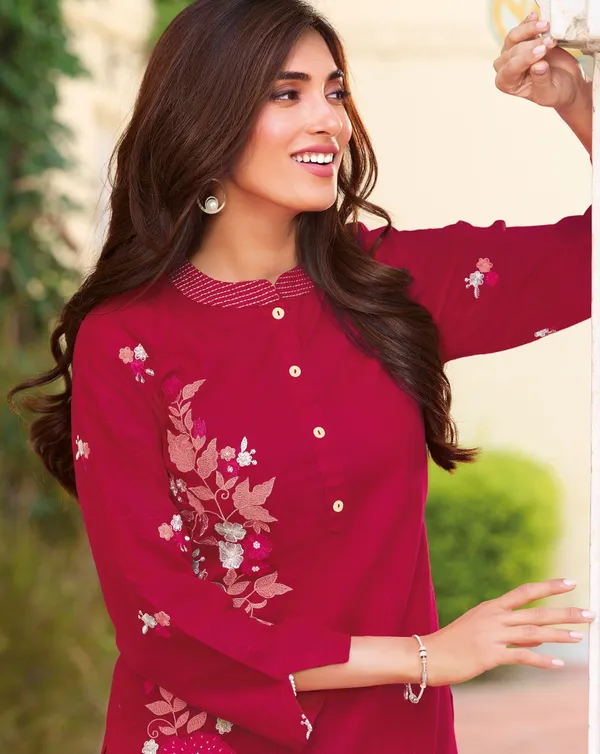 Women's_Magenta_Maroon_Embroidered_Premium_Cotton_Linen_Kurta_with_Pant