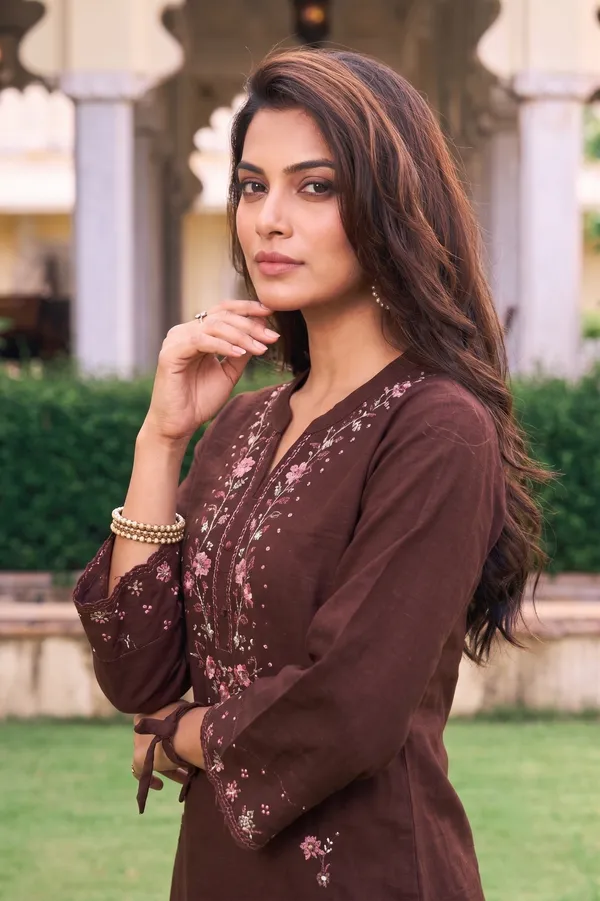 Women's_Chocolate_Brown_Embroidered_Premium_Cotton_Linen_Kurta_with_Pant