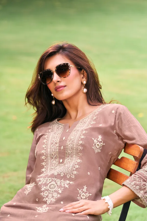 Women's_Onion_Pink_/_Dusty_Rose_Embroidered_Premium_Cotton_Linen_Kurta_with_Pant