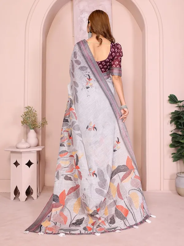 Women's_Linen_Cotton_Saree_for_Women_|_Floral_&_Leaf_Print_|_Soft_&_Breathable_Fabric_|_For_Traditional,_Festive_&_Wedding_|_5.5m_Saree_+_0.8m_Blouse_Piece_(Soft_Grey_with_Geometric)