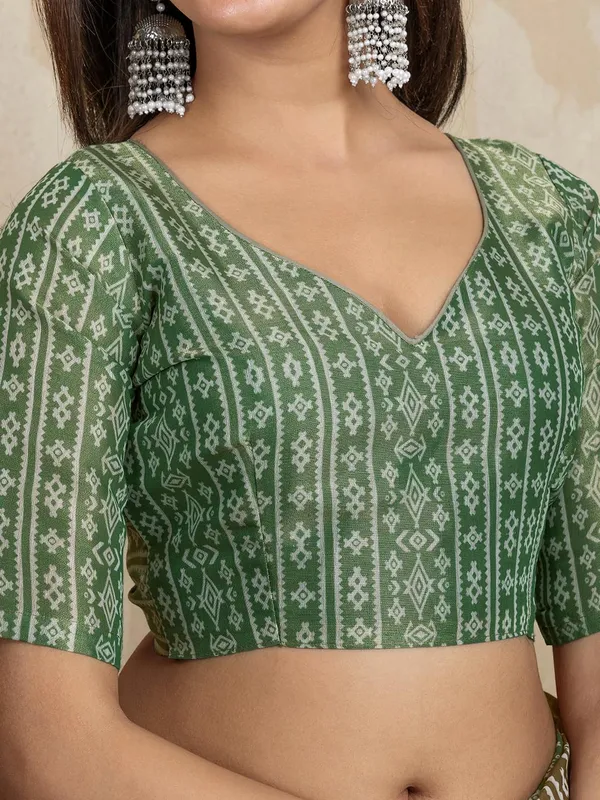 Women's_Erode_Anmol_Silk_Printed_Saree_for_Women_|_Elegant_Floral,_Abstract_&_Geometric_Designs_|_For_Wedding,_Festive_|_5.5m_Saree_+_0.8m_Blouse_Piece_(Green_&_Beige)