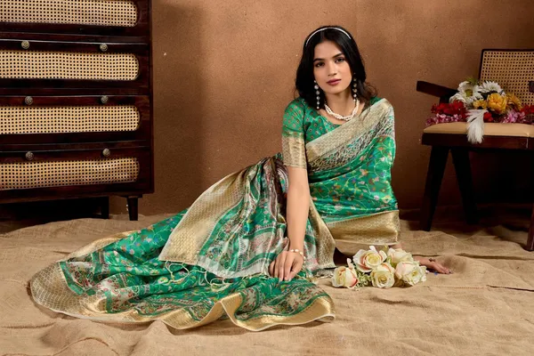 Women's_Elegant_Soft_Silk_Blend_Saree_with_Zari_Border_&_Designer_Printed_Pallu_for_Women_|_For_Traditional,_Festive_&_Wedding_|_5.5m_Saree_+_0.8m_Blouse_(Green_&_Gold)