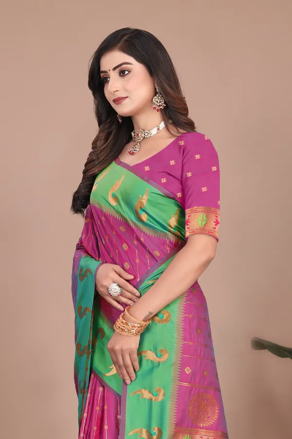 Pure_Silk_Paithani_Saree_with_Rich_Zari_Woven_Border_&_Peacock_Motifs_|_For_Traditional_Wedding_&_Festivals_|_5.5m_Saree_+_0.8m_Blouse_(Lavender_&_Green)