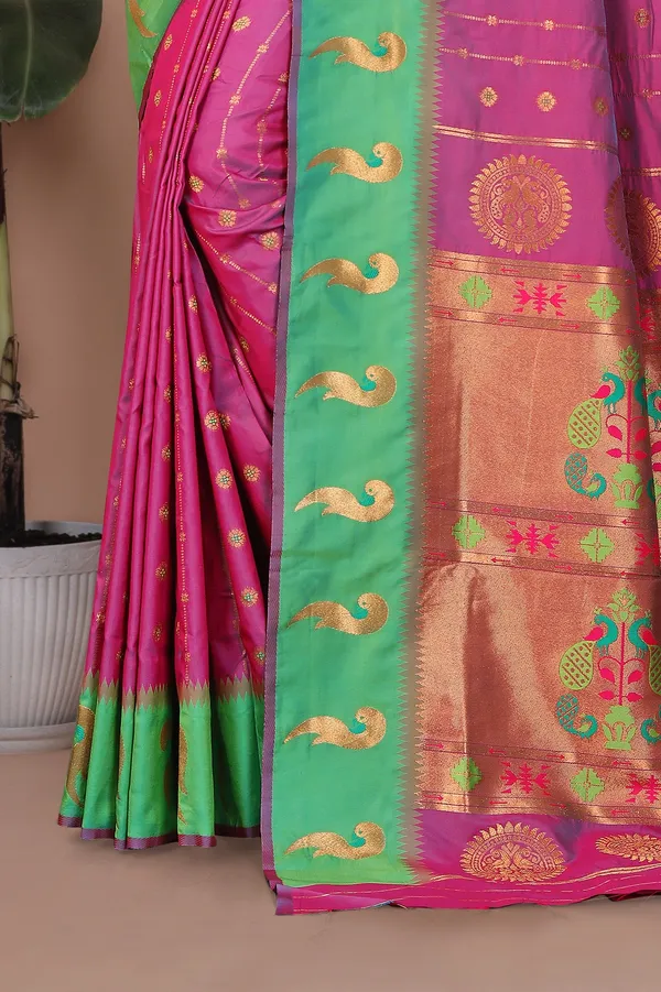 Pure_Silk_Paithani_Saree_with_Rich_Zari_Woven_Border_&_Peacock_Motifs_|_For_Traditional_Wedding_&_Festivals_|_5.5m_Saree_+_0.8m_Blouse_(Lavender_&_Green)