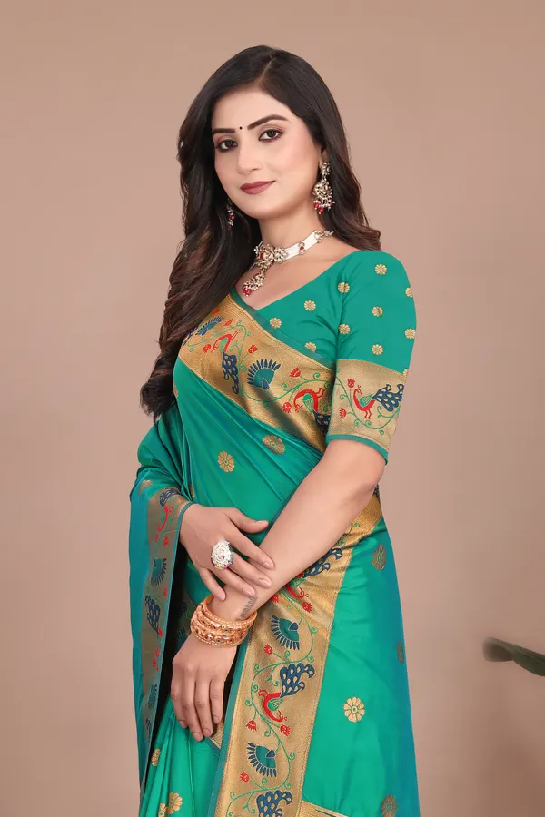 Pure_Silk_Paithani_Saree_with_Rich_Zari_Woven_Border_&_Peacock_Motifs_|_For_Traditional_Wedding_&_Festivals_|_5.5m_Saree_+_0.8m_Blouse_(Pastel_Green)