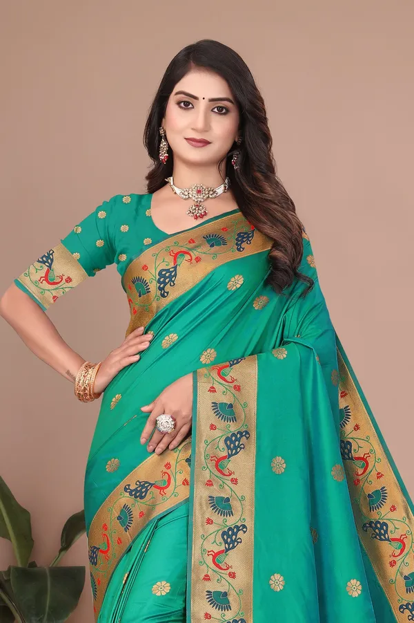 Pure_Silk_Paithani_Saree_with_Rich_Zari_Woven_Border_&_Peacock_Motifs_|_For_Traditional_Wedding_&_Festivals_|_5.5m_Saree_+_0.8m_Blouse_(Pastel_Green)