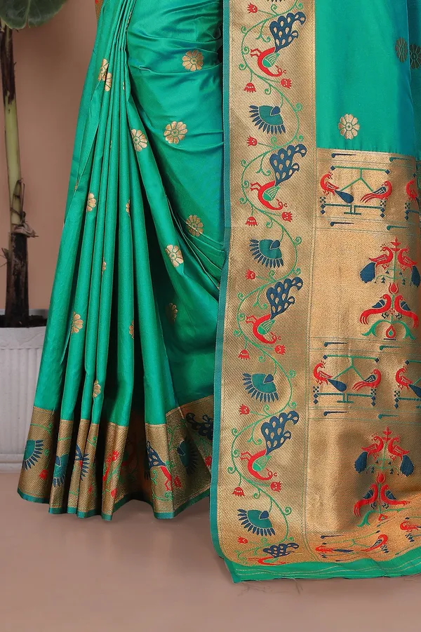 Pure_Silk_Paithani_Saree_with_Rich_Zari_Woven_Border_&_Peacock_Motifs_|_For_Traditional_Wedding_&_Festivals_|_5.5m_Saree_+_0.8m_Blouse_(Pastel_Green)