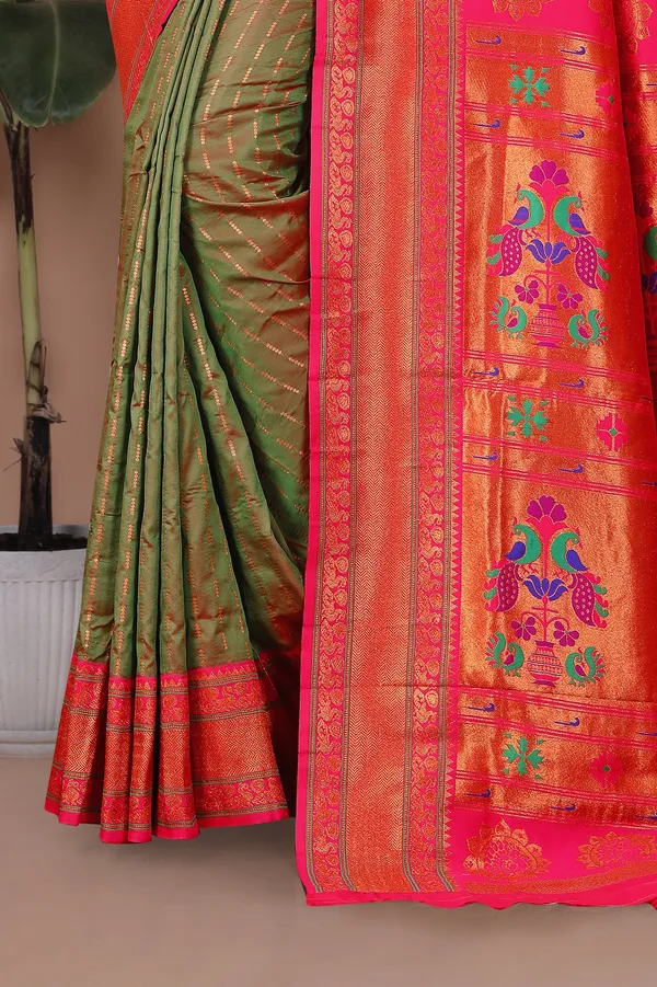 Pure_Silk_Paithani_Saree_with_Rich_Zari_Woven_Border_&_Peacock_Motifs_|_For_Traditional_Wedding_&_Festivals_|_5.5m_Saree_+_0.8m_Blouse_(Pastel_Green_&_Pink)