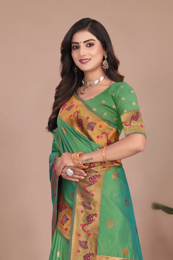 Pure_Silk_Paithani_Saree_with_Rich_Zari_Woven_Border_&_Peacock_Motifs_|_For_Traditional_Wedding_&_Festivals_|_5.5m_Saree_+_0.8m_Blouse_(Emerald_Green)