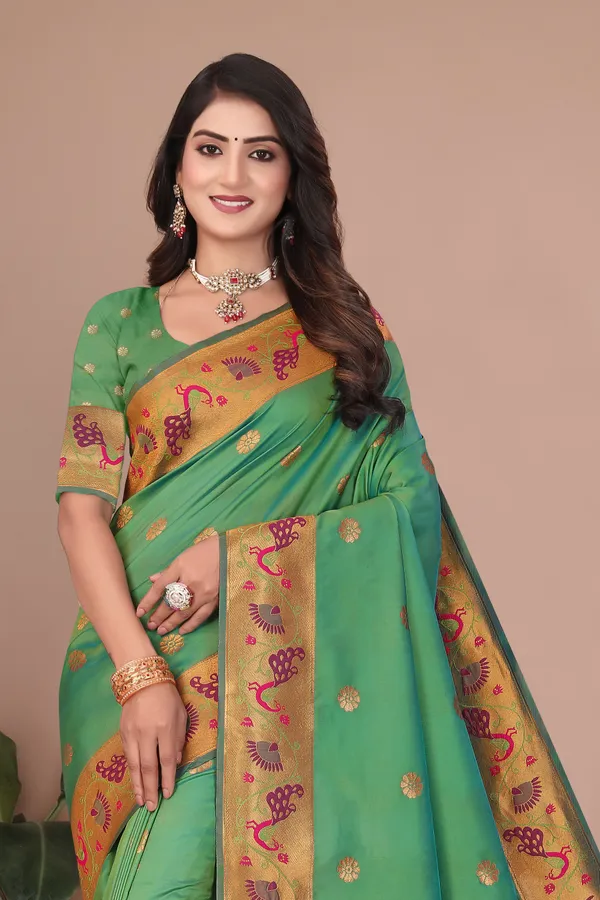 Pure_Silk_Paithani_Saree_with_Rich_Zari_Woven_Border_&_Peacock_Motifs_|_For_Traditional_Wedding_&_Festivals_|_5.5m_Saree_+_0.8m_Blouse_(Emerald_Green)
