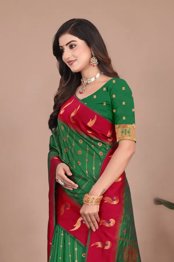 Pure_Silk_Paithani_Saree_with_Rich_Zari_Woven_Border_&_Peacock_Motifs_|_For_Traditional_Wedding_&_Festivals_|_5.5m_Saree_+_0.8m_Blouse_(Deep_Green_&_Red)