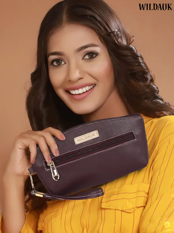 Maroon_Artificial_Leather_Premium_&_Elegant_Clutch_For_Women_&_Girls