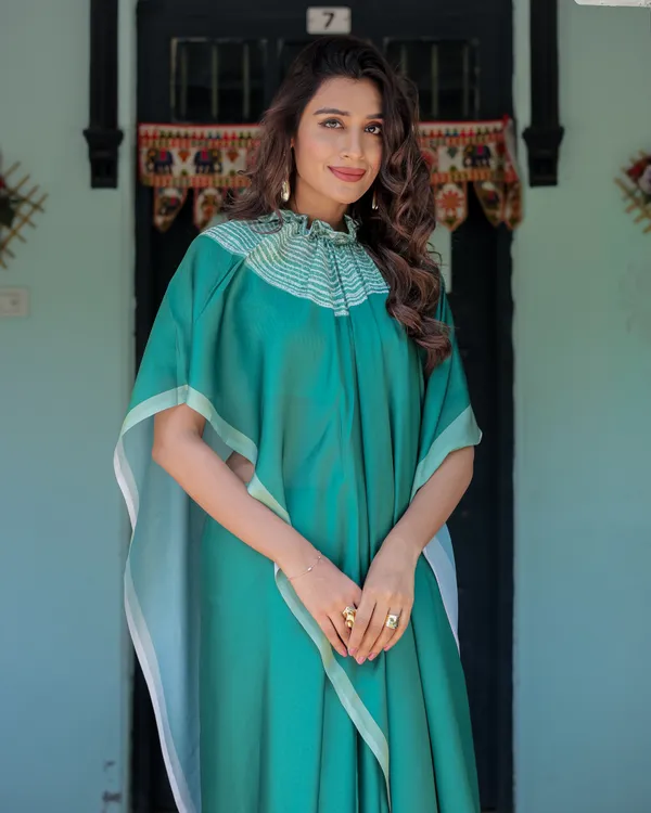 Emerald_Green_Satin_Georgette_Designer_Saree_with_Striped_Mandala_Detail_&_Mint_Textured__Handsfree_Pallu_Loop_With_Unstitched_Blouse