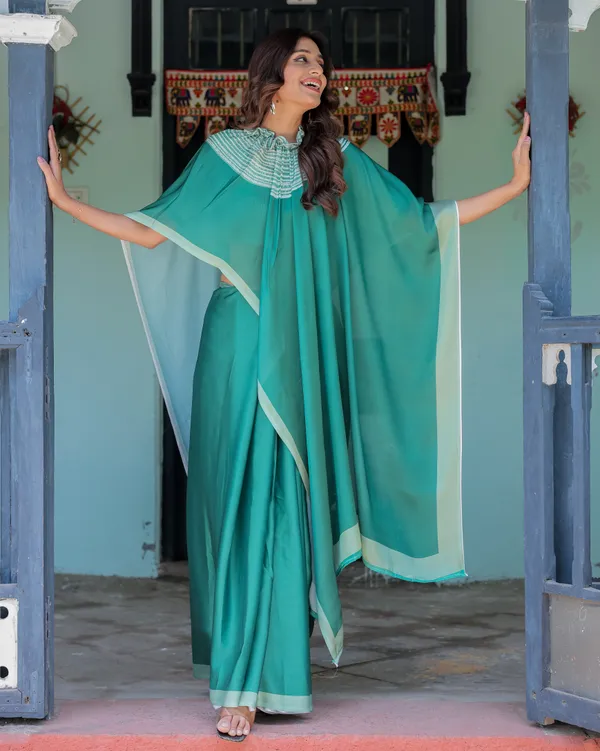 Emerald_Green_Satin_Georgette_Designer_Saree_with_Striped_Mandala_Detail_&_Mint_Textured__Handsfree_Pallu_Loop_With_Unstitched_Blouse