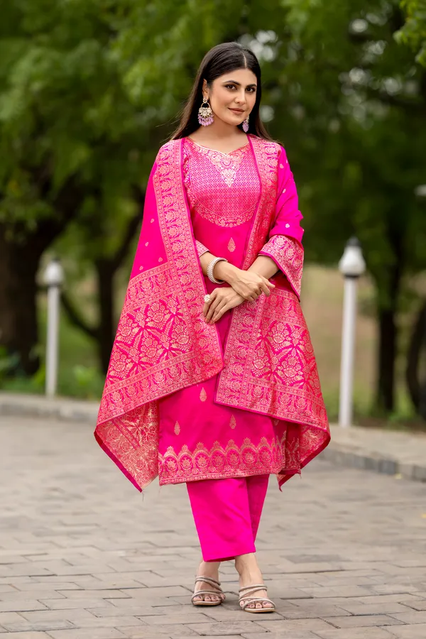 Women's_Ethnic_Kurta_Set_with_Dupatta_|_Jacquard_Work_|_Ready-to-Wear_Suit_Set