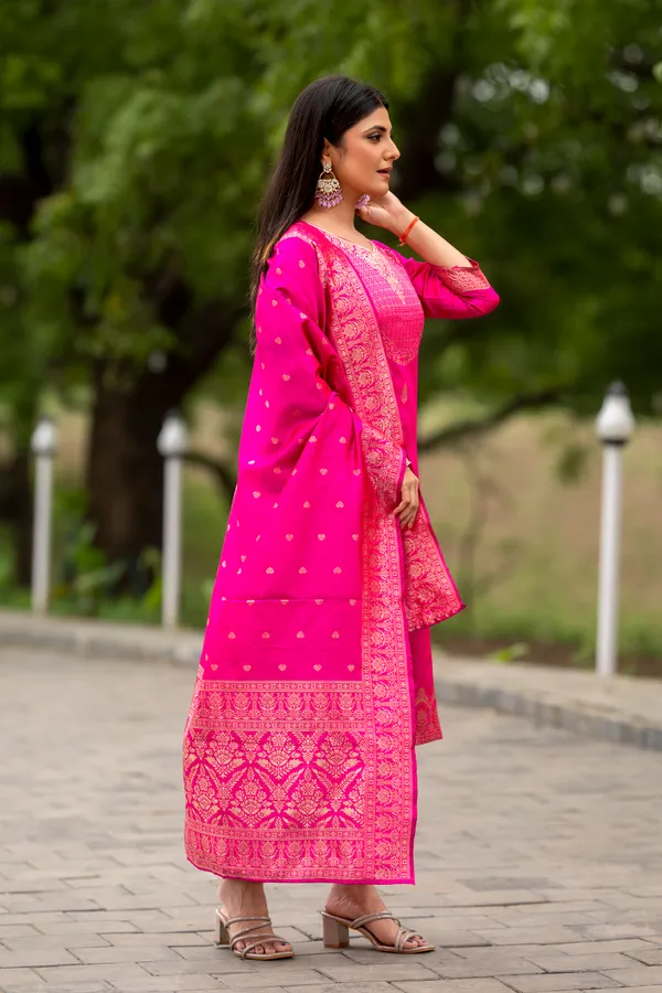 Women's_Ethnic_Kurta_Set_with_Dupatta_|_Jacquard_Work_|_Ready-to-Wear_Suit_Set