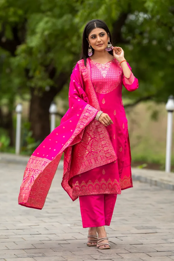 Women's_Ethnic_Kurta_Set_with_Dupatta_|_Jacquard_Work_|_Ready-to-Wear_Suit_Set