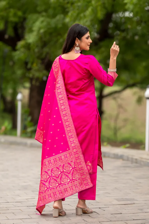 Women's_Ethnic_Kurta_Set_with_Dupatta_|_Jacquard_Work_|_Ready-to-Wear_Suit_Set