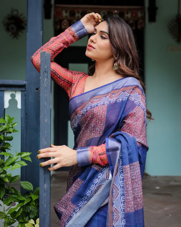 Navy_Blue_&_Red_Pure_Cotton_Linen_Saree_and_Tassels_on_Edges_With_Unstitched_Blouse