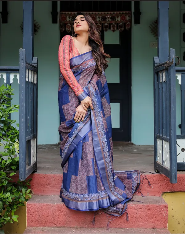 Navy_Blue_&_Red_Pure_Cotton_Linen_Saree_and_Tassels_on_Edges_With_Unstitched_Blouse